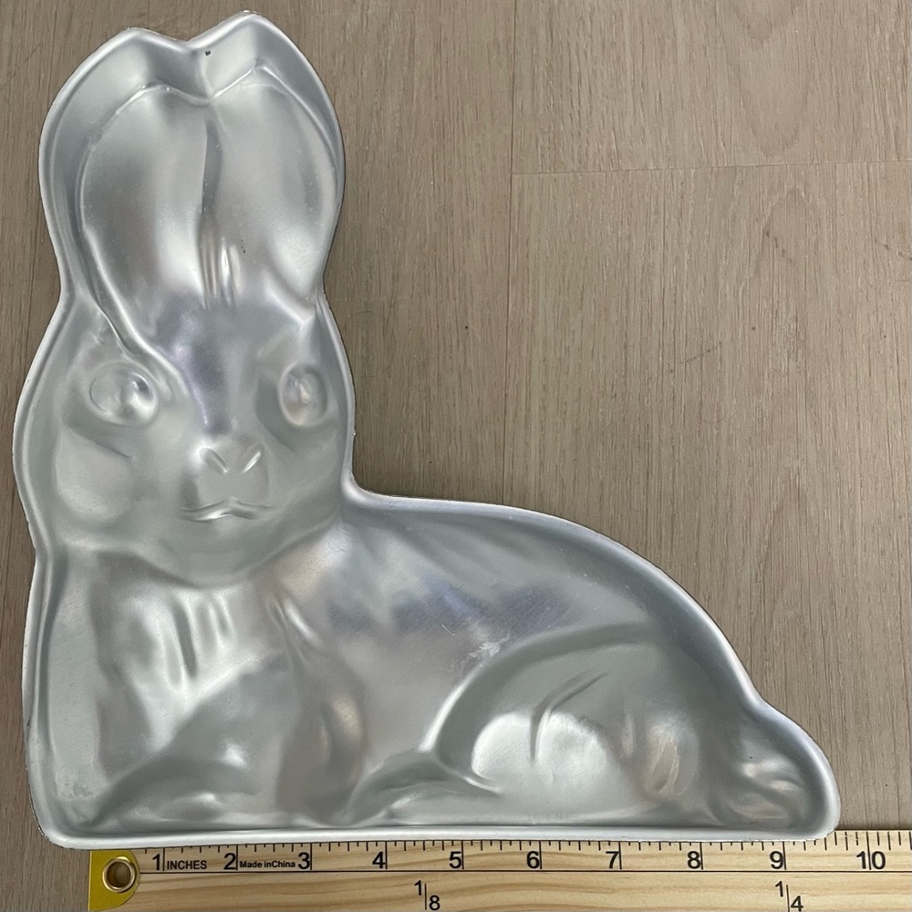Vintage Wilton 3D Easter Bunny Aluminum Cake Pan made by Wilton in 1971